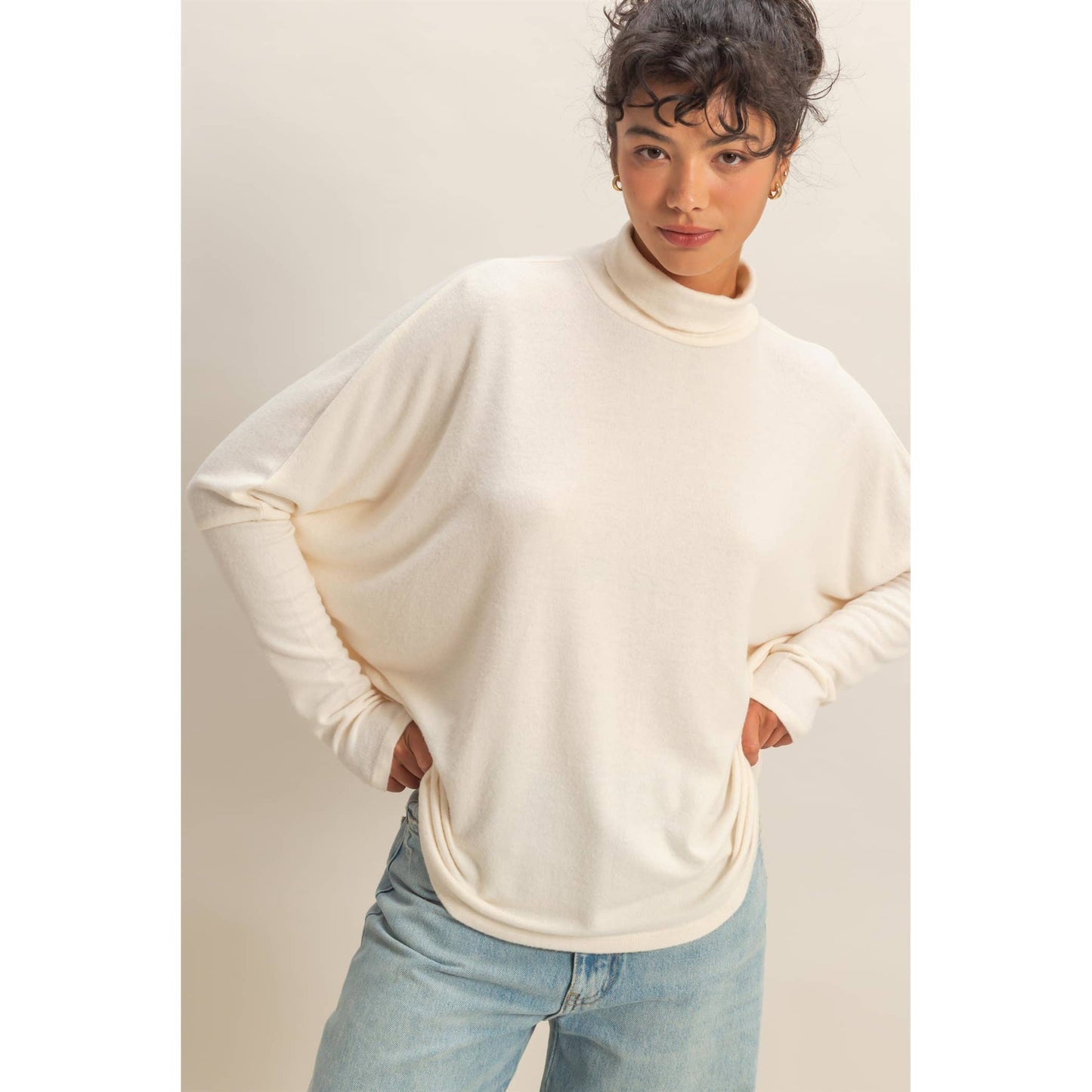 Creamy Dolman Sleeve Top: DOORBUSTER