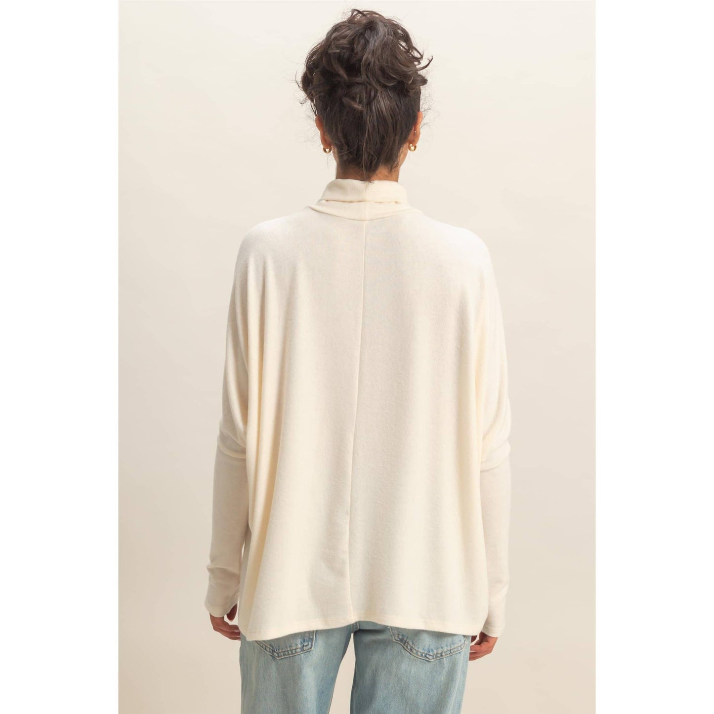 Creamy Dolman Sleeve Top: DOORBUSTER
