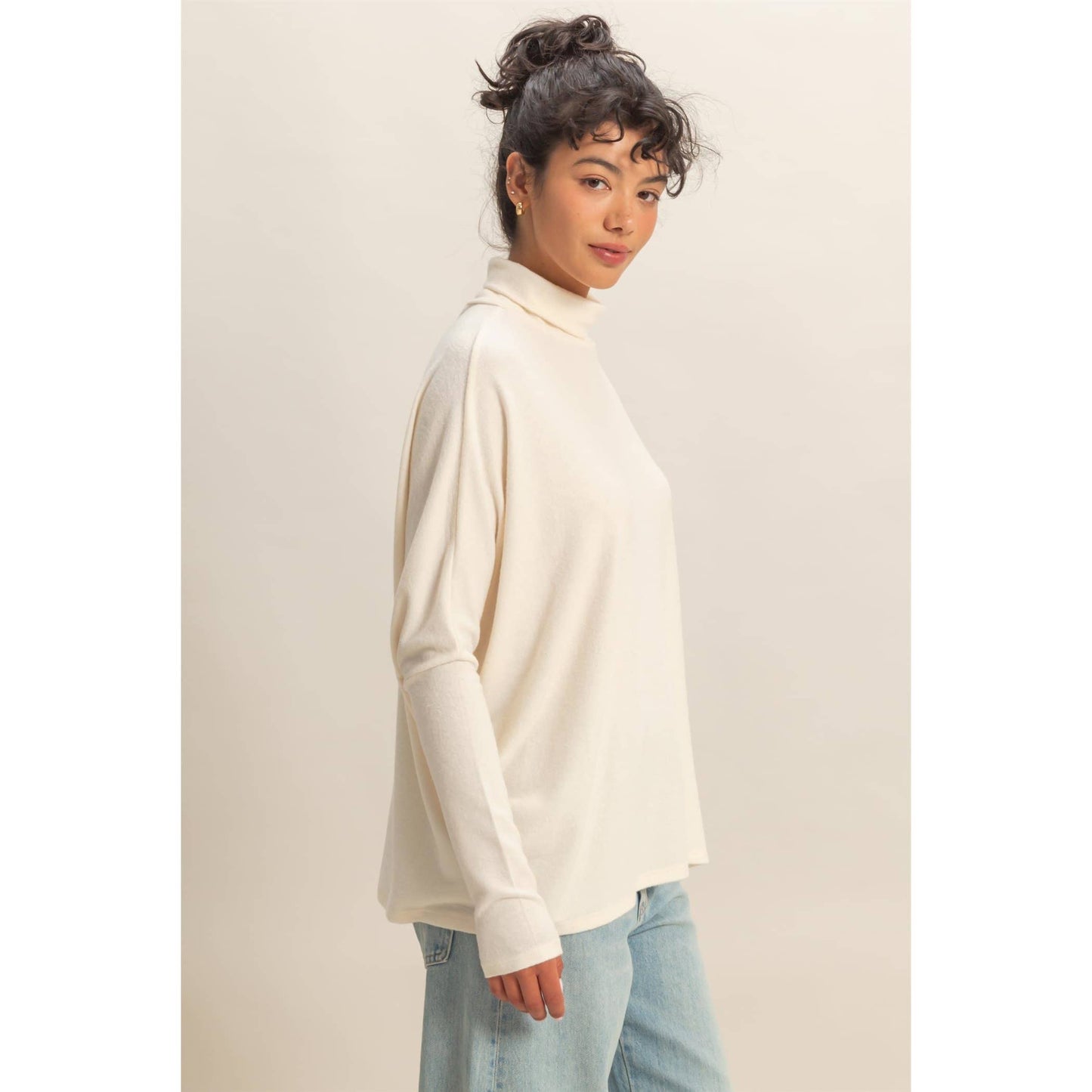 Creamy Dolman Sleeve Top: DOORBUSTER