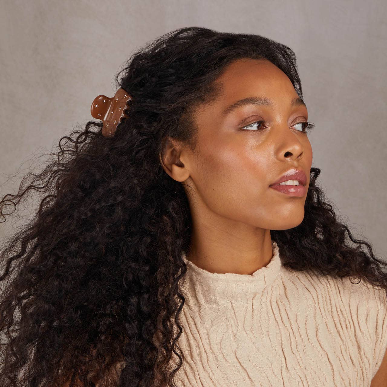 Recycled Plastic Rhinestone Medium Puffy Claw Clip-Camel